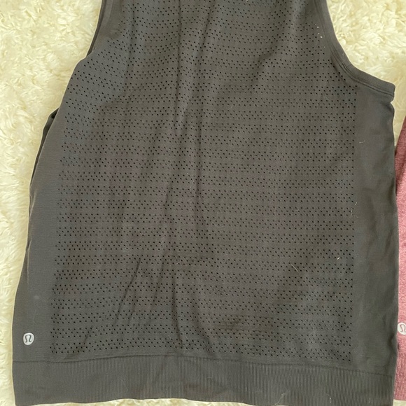 Lululemon Breeze by muscle tank II - size 6 excellent condition - Picture 4 of 5